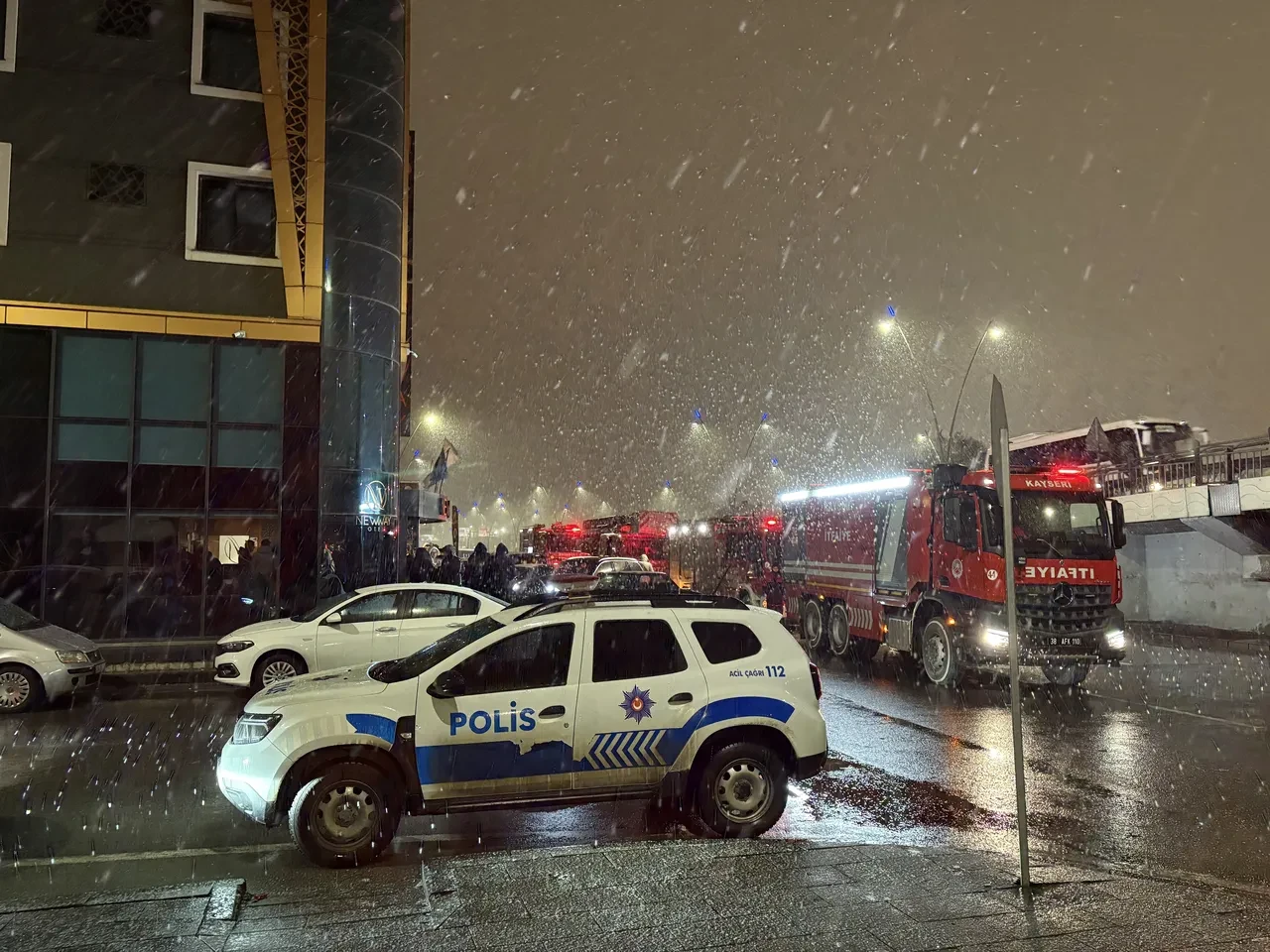 Otel yangınında facianın eşiğinden dönüldü