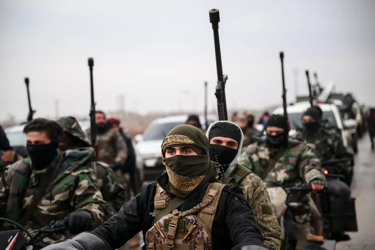 Suriye ordusu YPG'ye karşı kritik öneme sahip Tabka'ya girdi