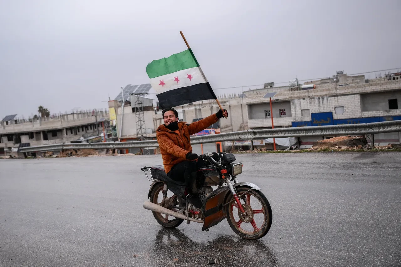 Suriye ordusu YPG'ye karşı kritik öneme sahip Tabka'ya girdi