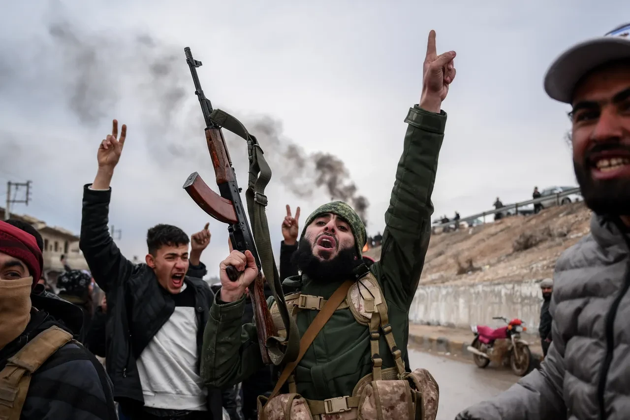 Suriye ordusu YPG'ye karşı kritik öneme sahip Tabka'ya girdi