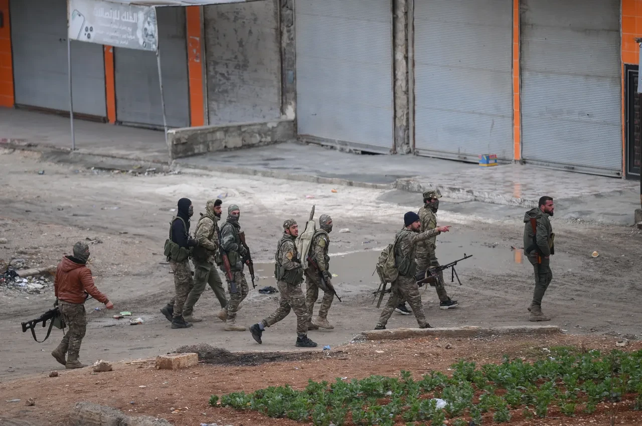 Suriye ordusu YPG'ye karşı kritik öneme sahip Tabka'ya girdi