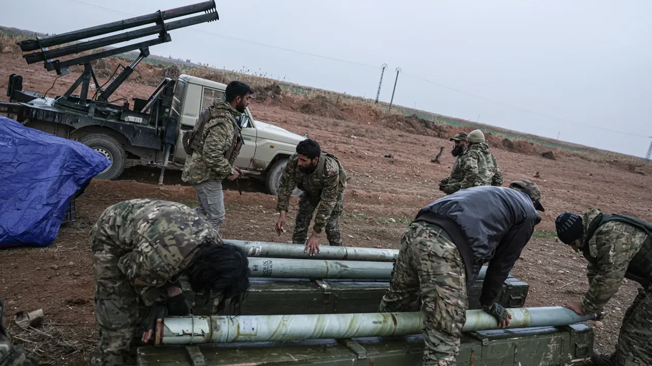Suriye ordusu YPG'ye karşı kritik öneme sahip Tabka'ya girdi