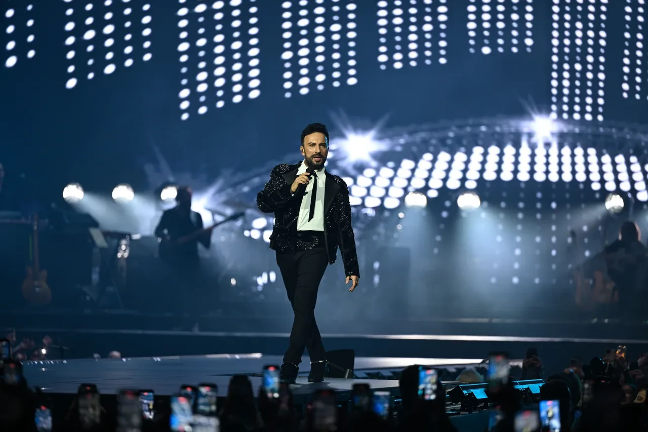 Tarkan, 7 yıl sonra yeniden İstanbul konserinde: 'Affedin beni' diyerek özür diledi