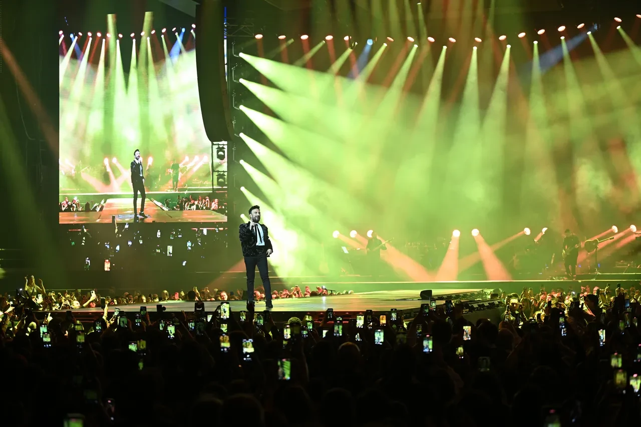 Tarkan, 7 yıl sonra yeniden İstanbul konserinde: 'Affedin beni' diyerek özür diledi