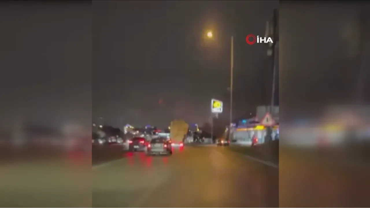 Trafikte korku dolu anlar kamerada!