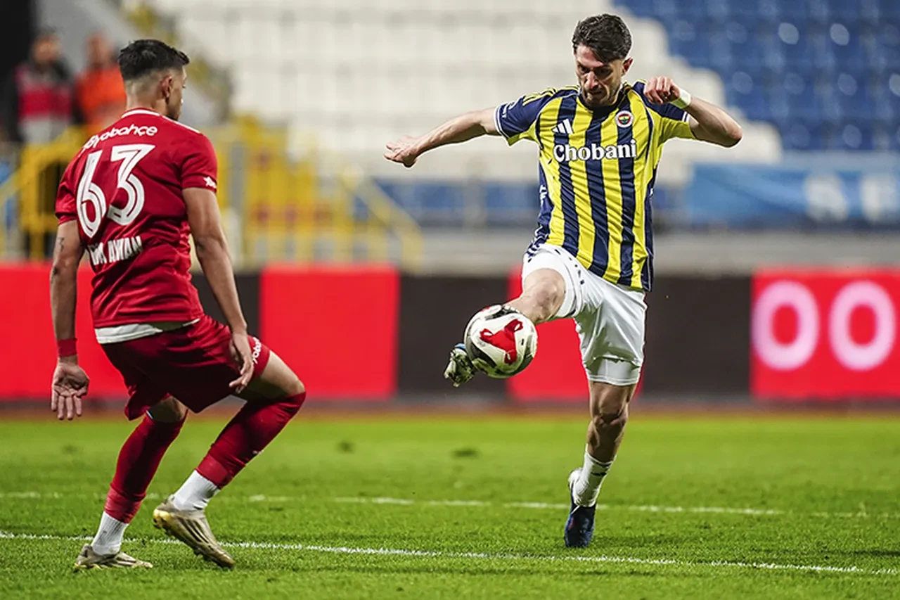 Alanyaspor Fenerbahçe maçı canlı nereden izlenir, hangi kanalda? Maçın başlamasına dakikalar kaldı