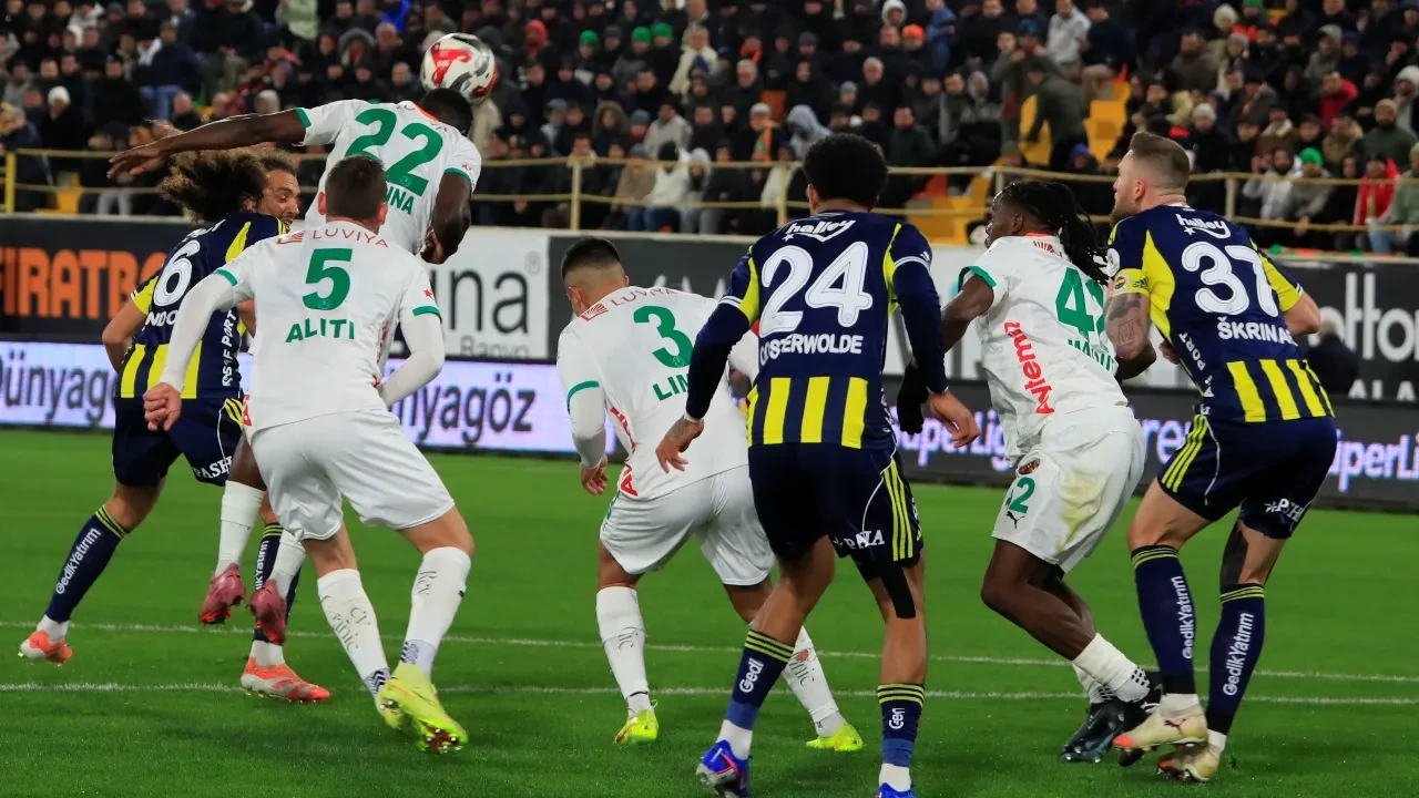 Alanyaspor Fenerbahçe maç sonucu! Galatasaray’la puan farkı kapandı mı kaç oldu?