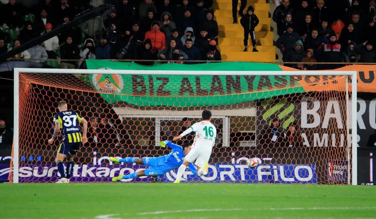Alanyaspor Fenerbahçe maç sonucu! Galatasaray’la puan farkı kapandı mı kaç oldu?