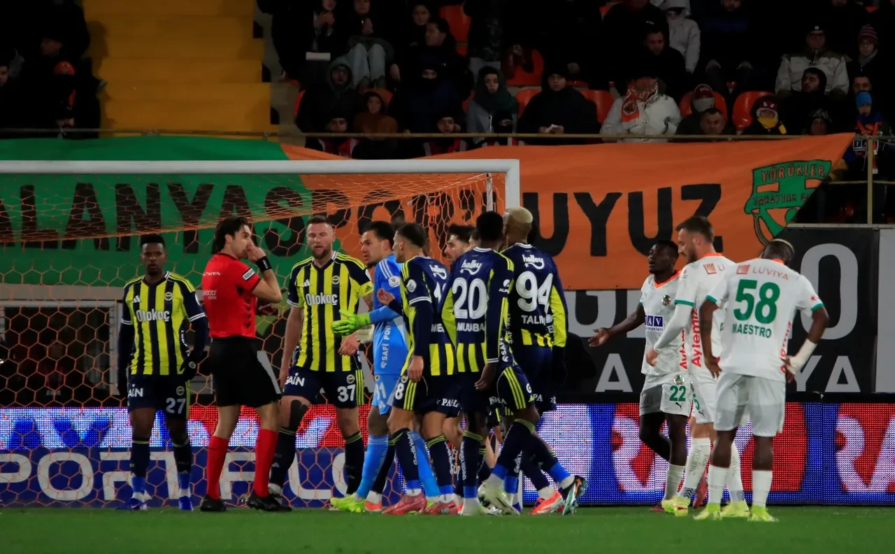 Alanyaspor Fenerbahçe maç sonucu! Galatasaray’la puan farkı kapandı mı kaç oldu?