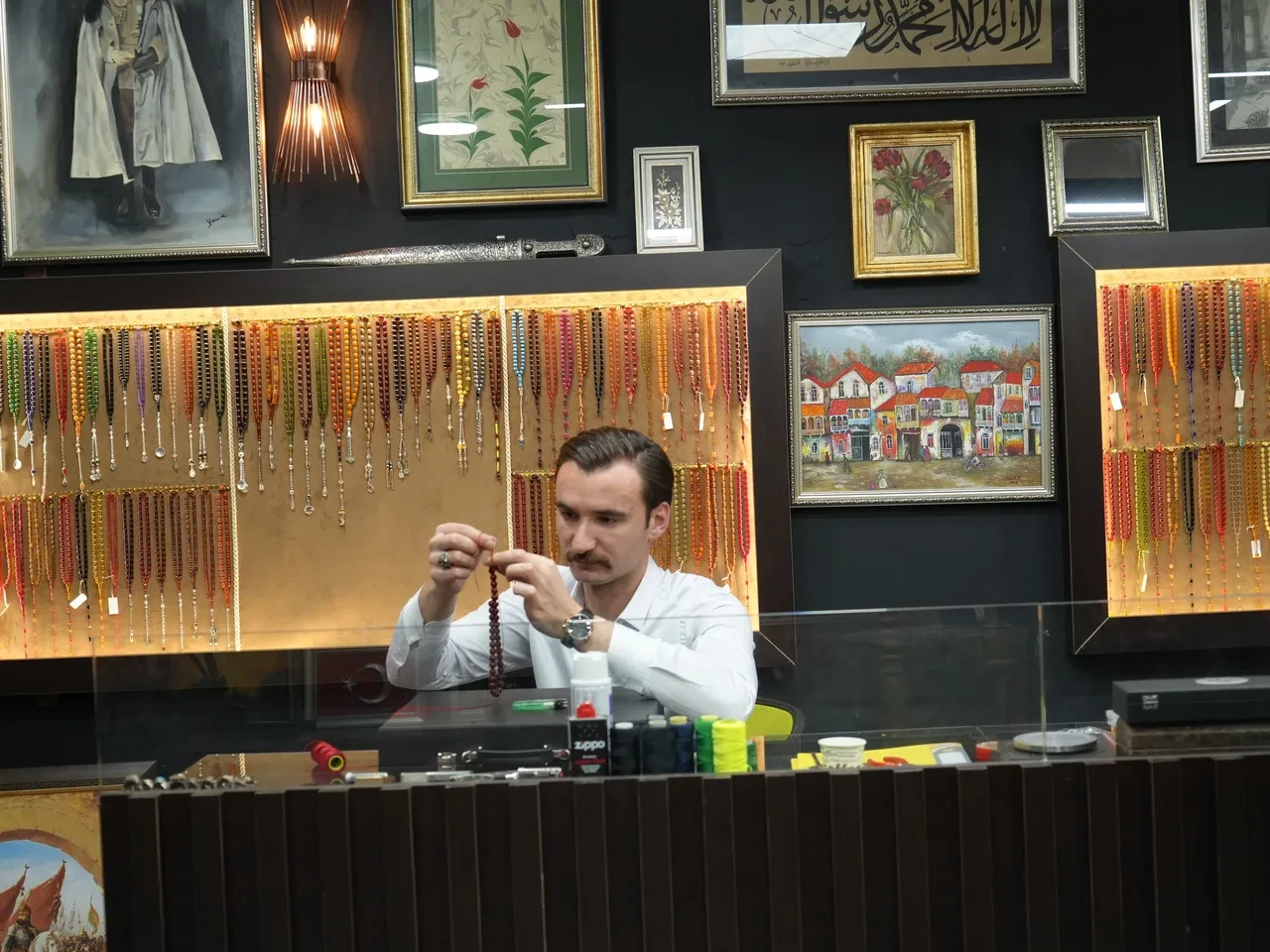 Alıp satmak yetmedi, şimdi kendi yapıyor! Bir tanesi için iki gününü harcıyor