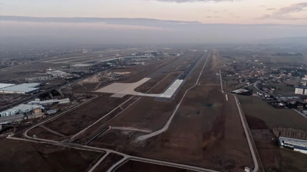 Bakan duyurdu! Esenboğa Havalimanı'nın 3. pisti açılıyor 