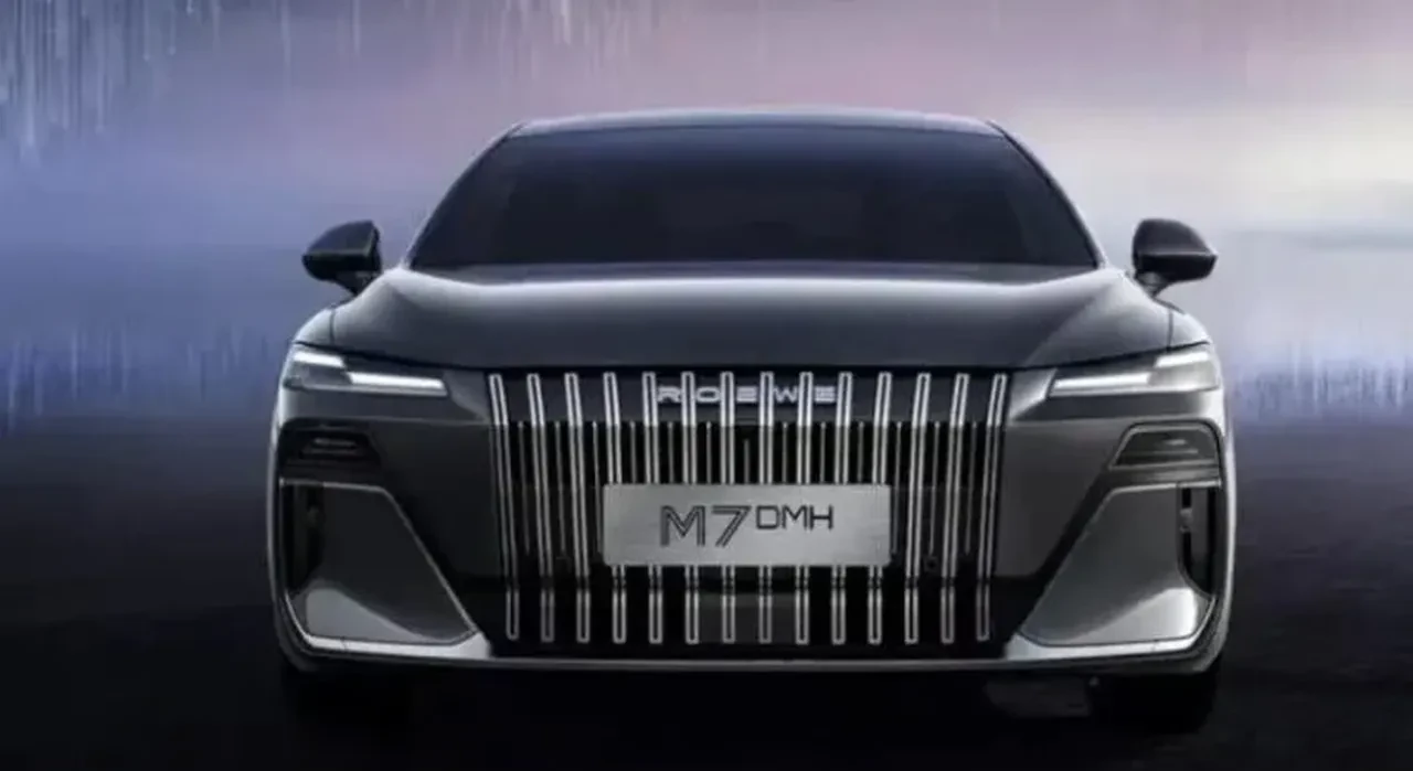 Çin'den ezber bozan hibrit sedan! Lüks özellikleri bedavadan biraz pahalıya sunuyor: Türkiye'ye gelirse yok satar