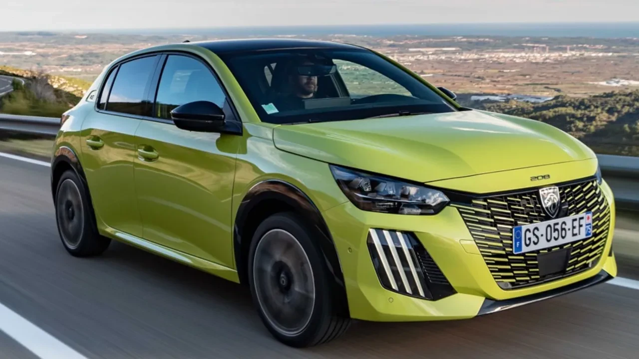 PEUGEOT E-208 GT 