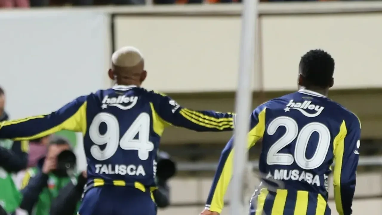 /spor/fenerbahce-alanyaspor-deplasmaninda-super-lig-canli-mac-anlatimi-3277092