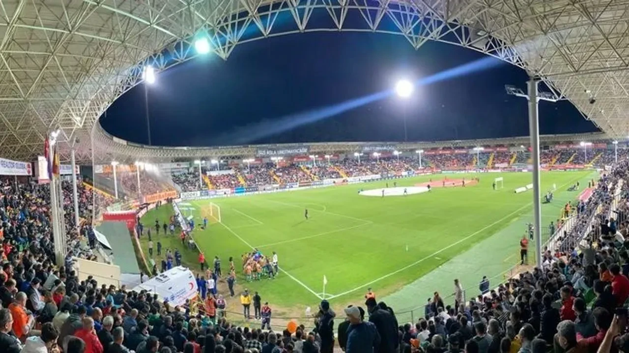 Fenerbahçe Alanyaspor deplasmanında | SÜPER LİG CANLI MAÇ ANLATIMI