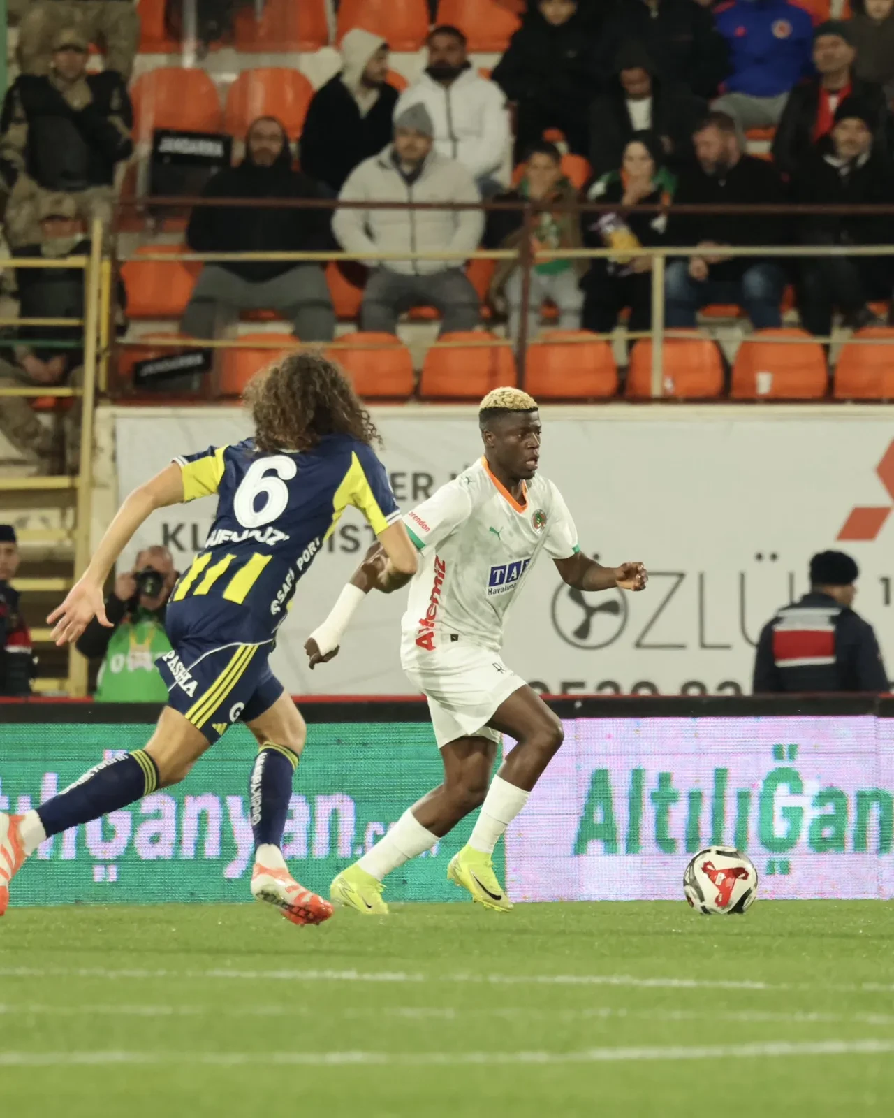 Fenerbahçe Alanyaspor deplasmanında galip geldi: Lider Galatasaray'a yakın takip!