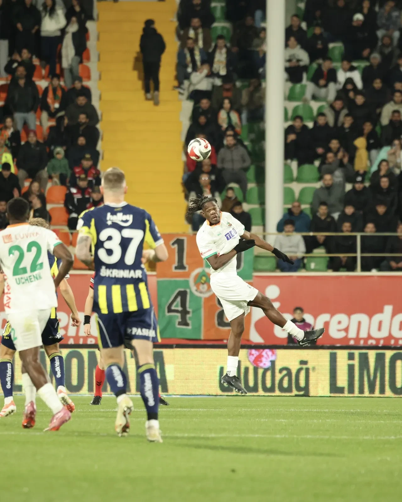 Fenerbahçe Alanyaspor deplasmanında galip geldi: Lider Galatasaray'a yakın takip!