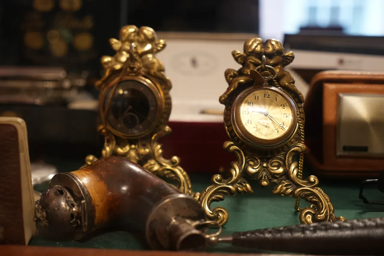 Hevesi tutkuya dönüştü: Servet değerindeki çakmakların olduğu koleksiyon göz kamaştırdı