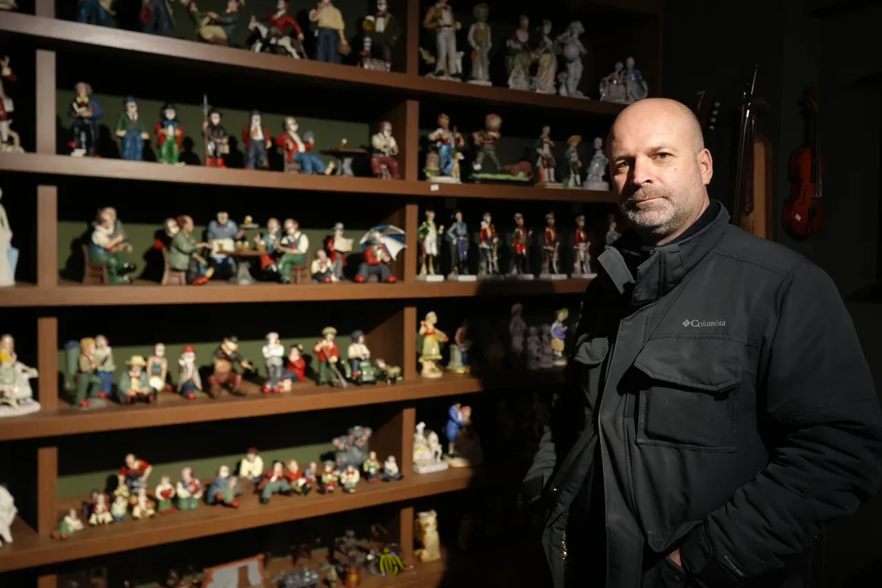 Hevesi tutkuya dönüştü: Servet değerindeki çakmakların olduğu koleksiyon göz kamaştırdı