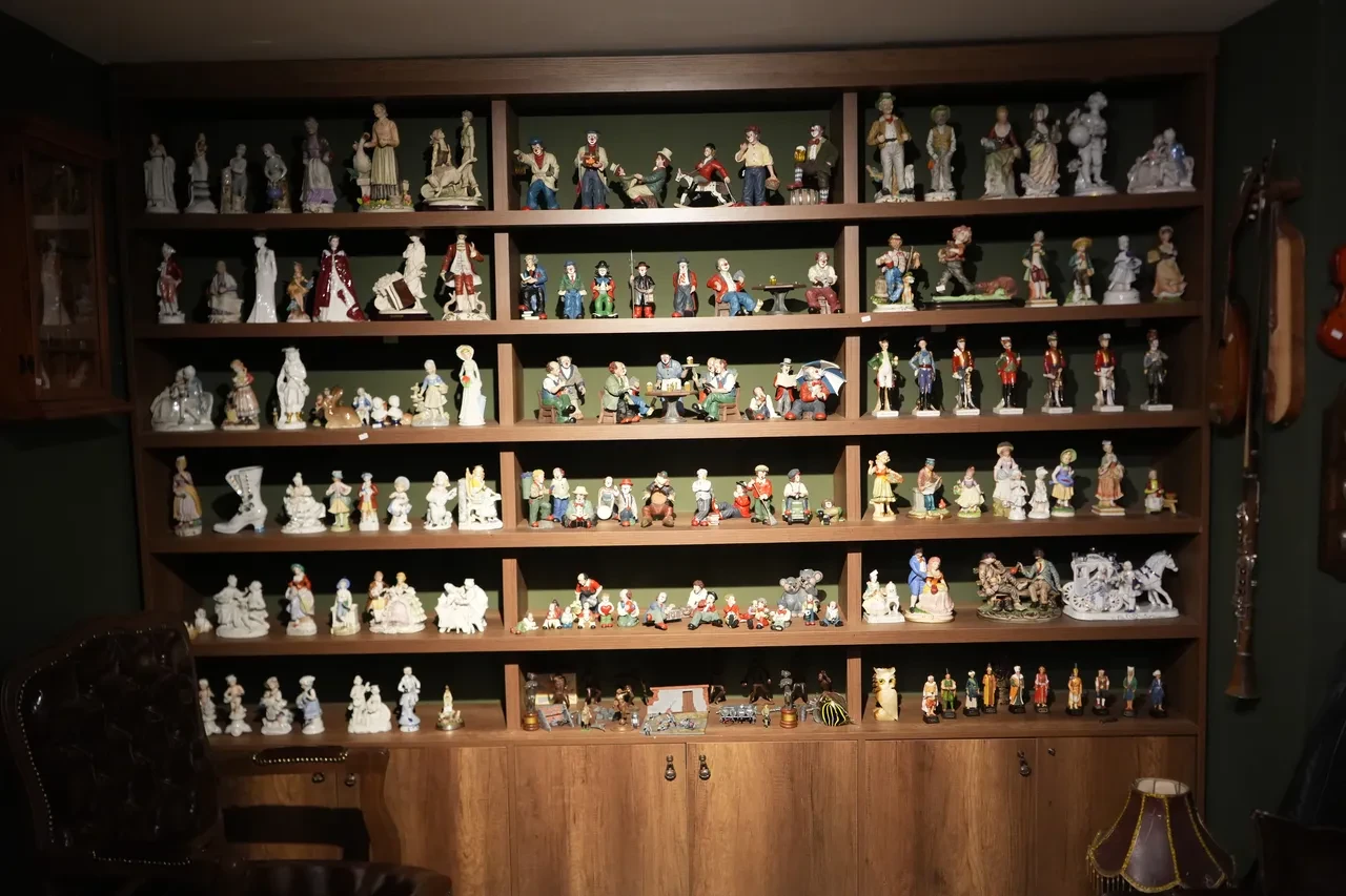 Hevesi tutkuya dönüştü: Servet değerindeki çakmakların olduğu koleksiyon göz kamaştırdı