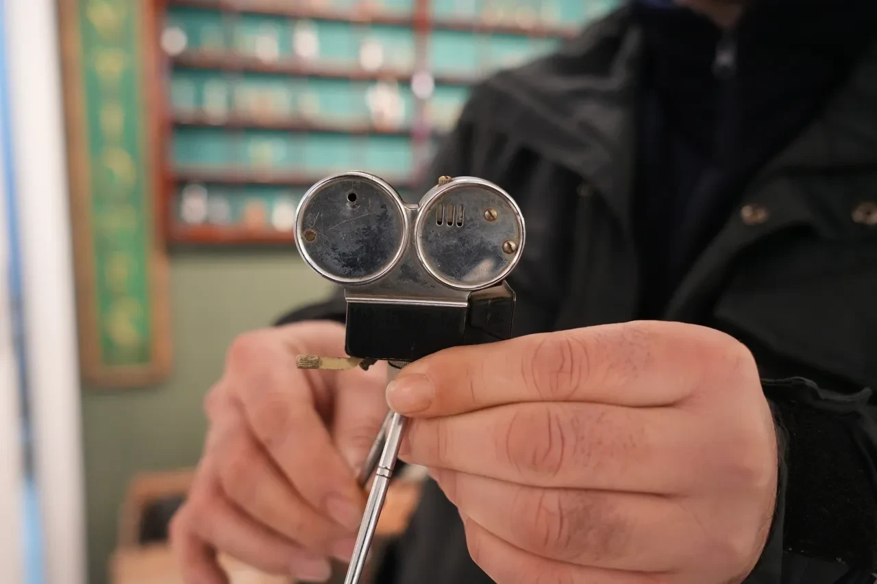 Hevesi tutkuya dönüştü: Servet değerindeki çakmakların olduğu koleksiyon göz kamaştırdı