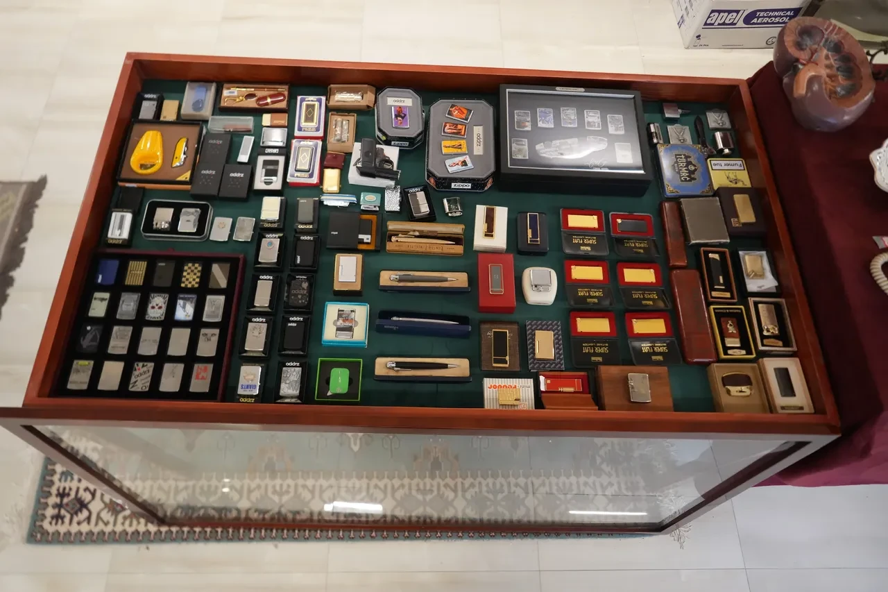 Hevesi tutkuya dönüştü: Servet değerindeki çakmakların olduğu koleksiyon göz kamaştırdı