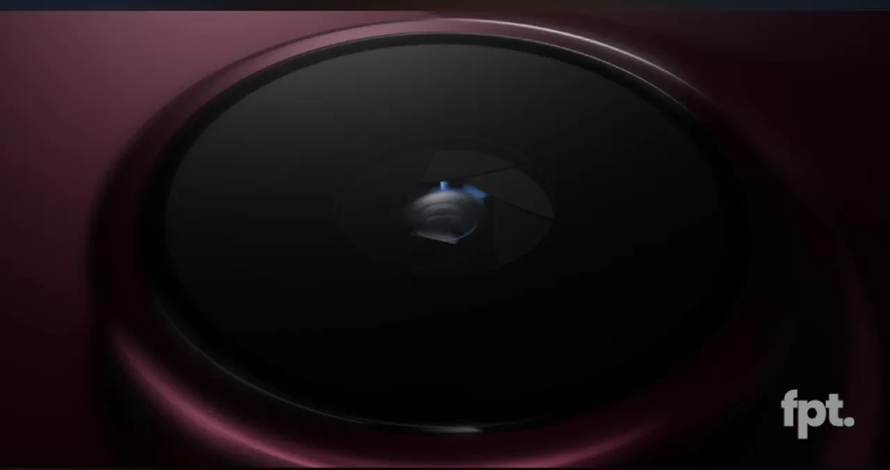 iPhone 18 Pro bambaşka bir yüzle geliyor: Kamera deliği yer değiştirdi