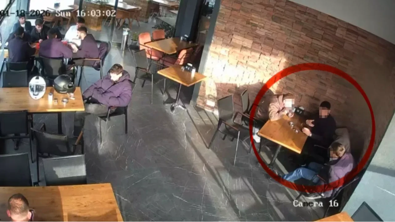 Samsun'da pastanede dehşet: Aynı masada oturduğu iki genci bıçakladı