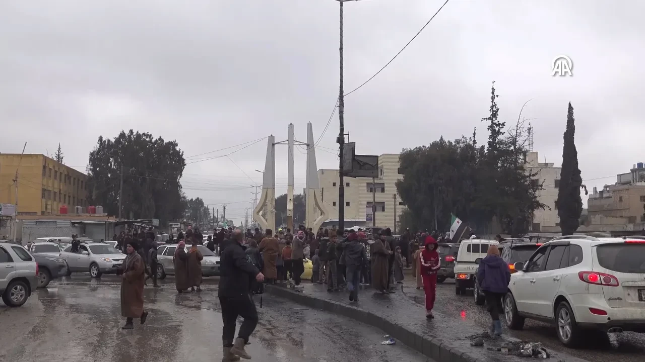 Tabka'da mermiler sustu, kutlamalar başladı! Halk sokaklara döküldü