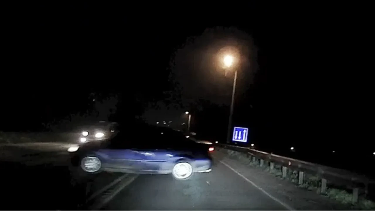 Virajda kaydı, faciayı kıl payı atlattı! Tehlike anları kameralarda