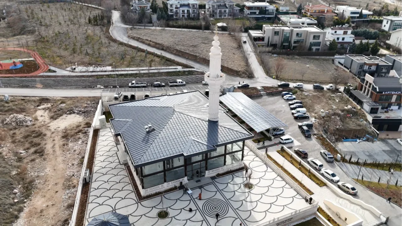 Yeni nesil cami tüm giderlerini kendi karşılıyor! Üretilen enerji yazın soğutmada, kışın ısıtmada kullanılıyor