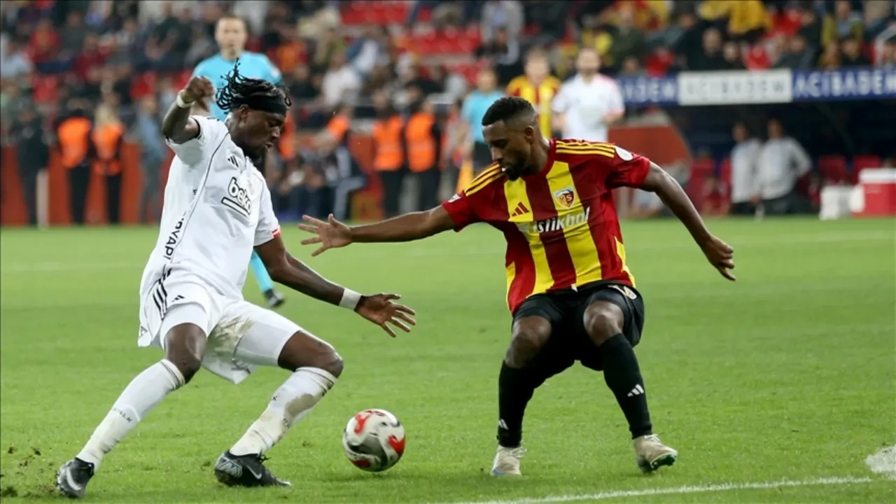 Beşiktaş Kayserispor maçı iptal olacak mı, ertelencek mi? İstanbul'da kar yağışının ardından gündeme geldi