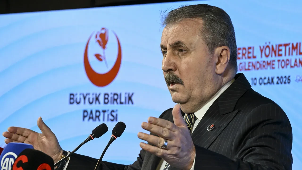 Esra Erol'un şeriat sözlerine tepki! Mustafa Destici bir soruyla program hakkında çağrı yaptı