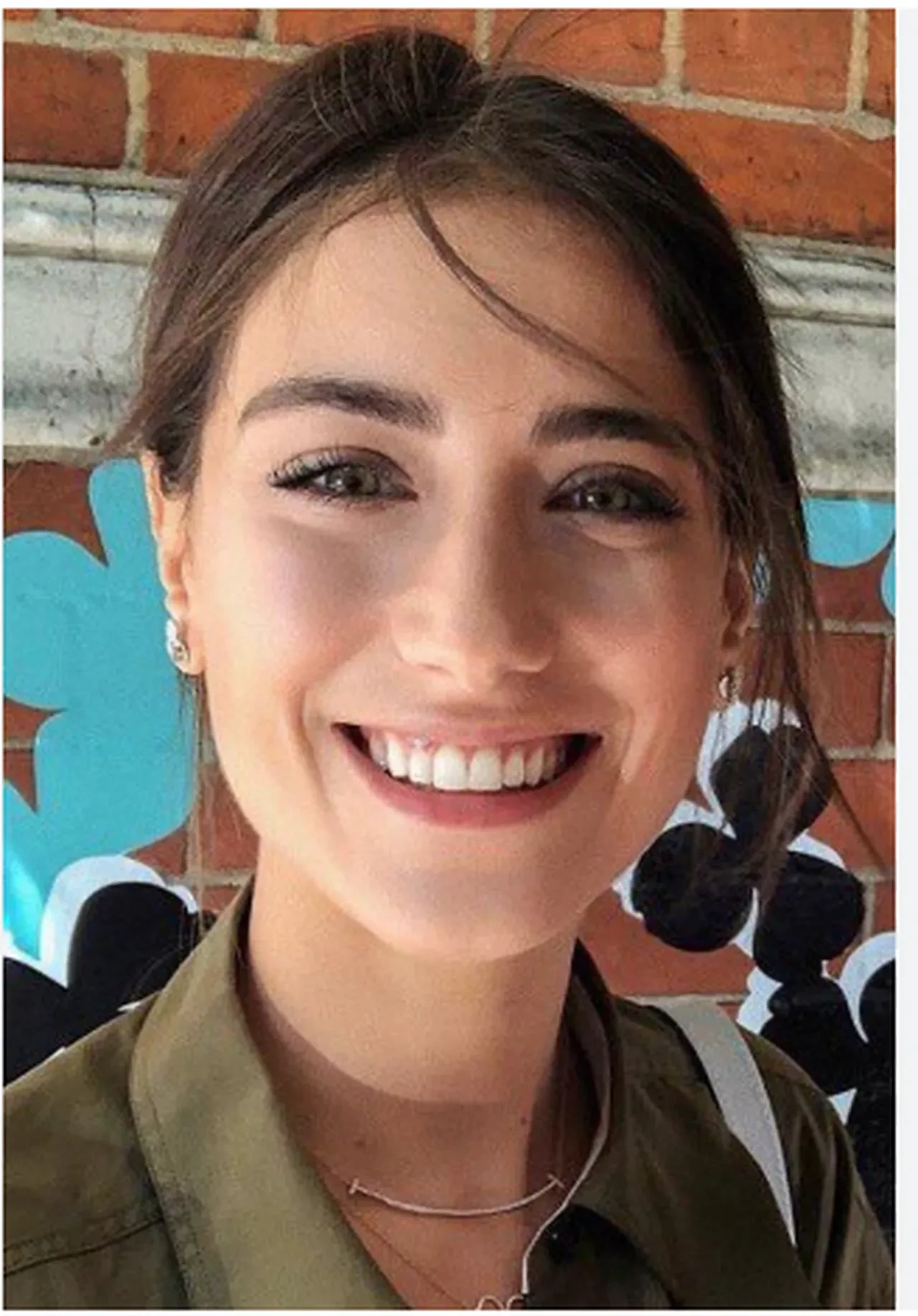 Hazal Kaya eleştiri yağmuruna tutulan diş estetiği açıklaması: Söktürüp yaptırdım 