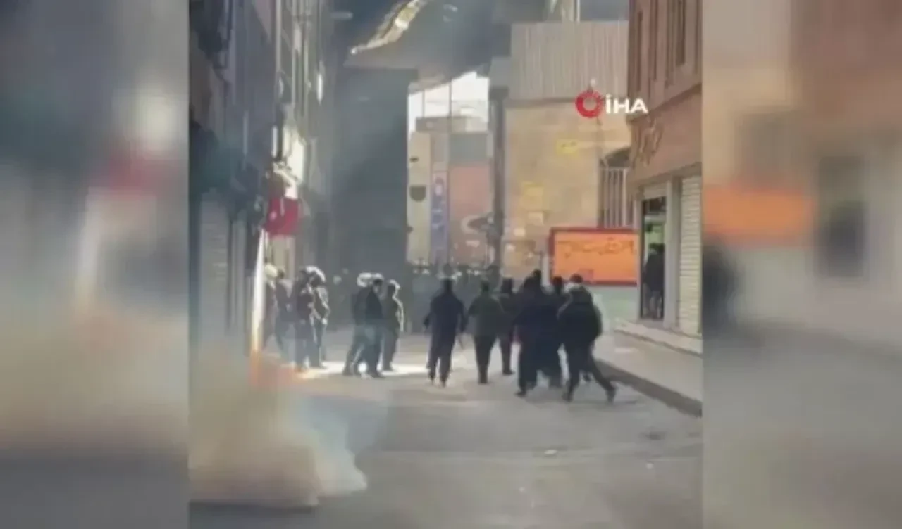 İran devlet televizyonu hacklendi: Devrik şahın oğlu Pehlevi ekranlara geldi