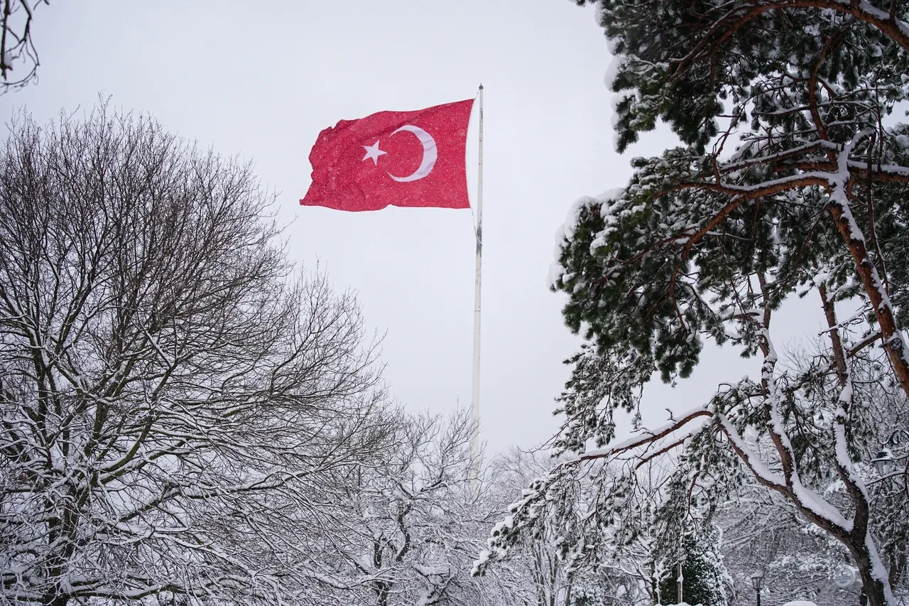 İstanbul Valiliği saat vererek uyardı: Kar yağışı sürecek! Buzlanmaya dikkat