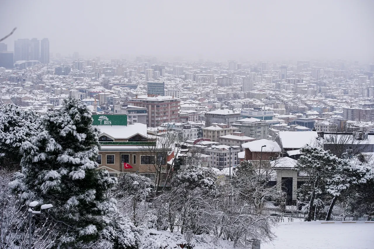 İstanbul Valiliği saat vererek uyardı: Kar yağışı sürecek! Buzlanmaya dikkat