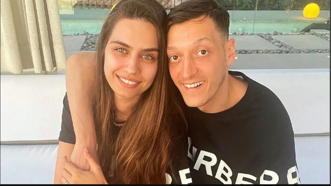 Mesut Özil ve Amine Gülşe'den müjdeli haber! 3. bebek geliyor