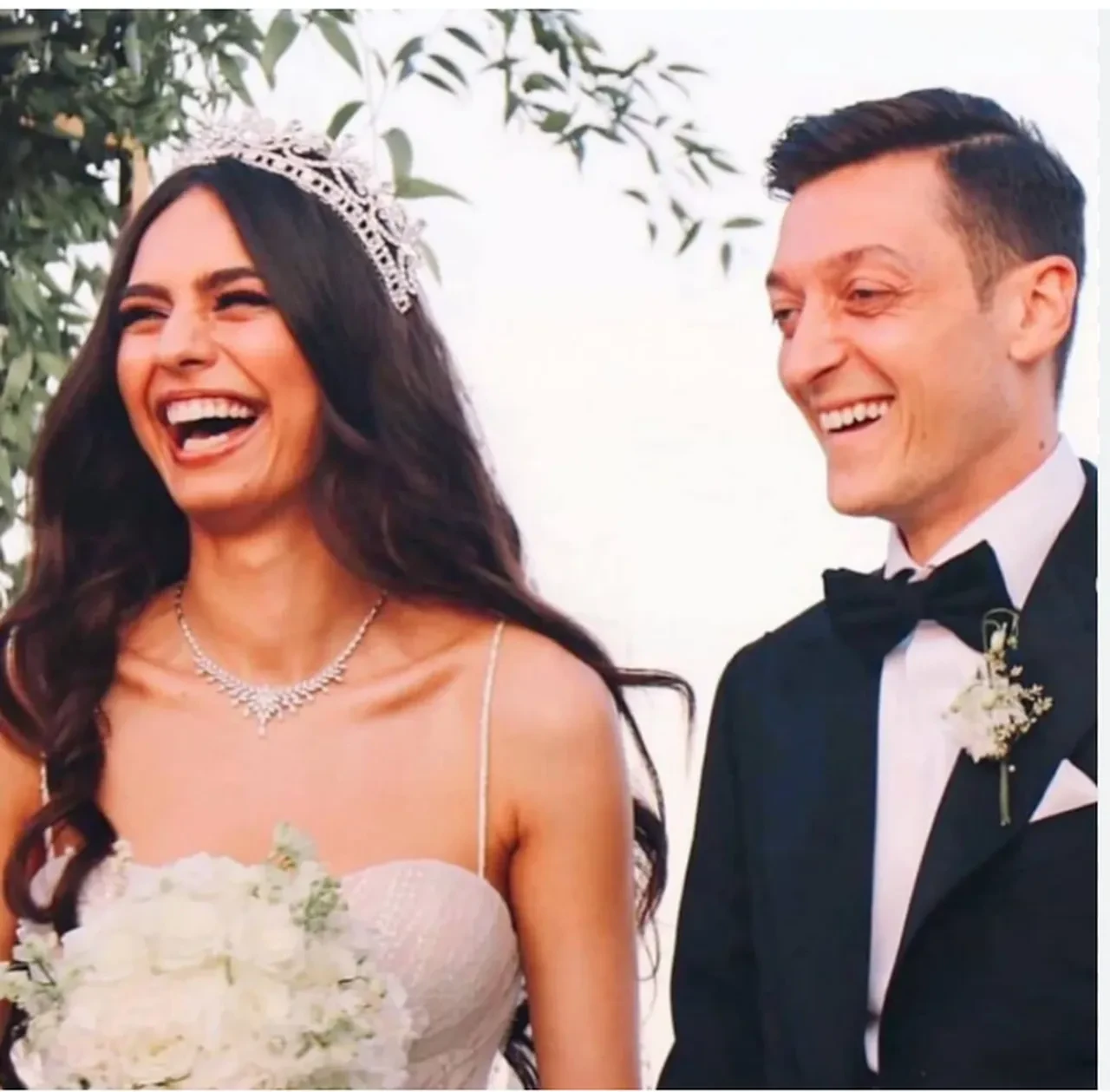 Mesut Özil ve Amine Gülşe'den müjdeli haber! 3. bebek geliyor 