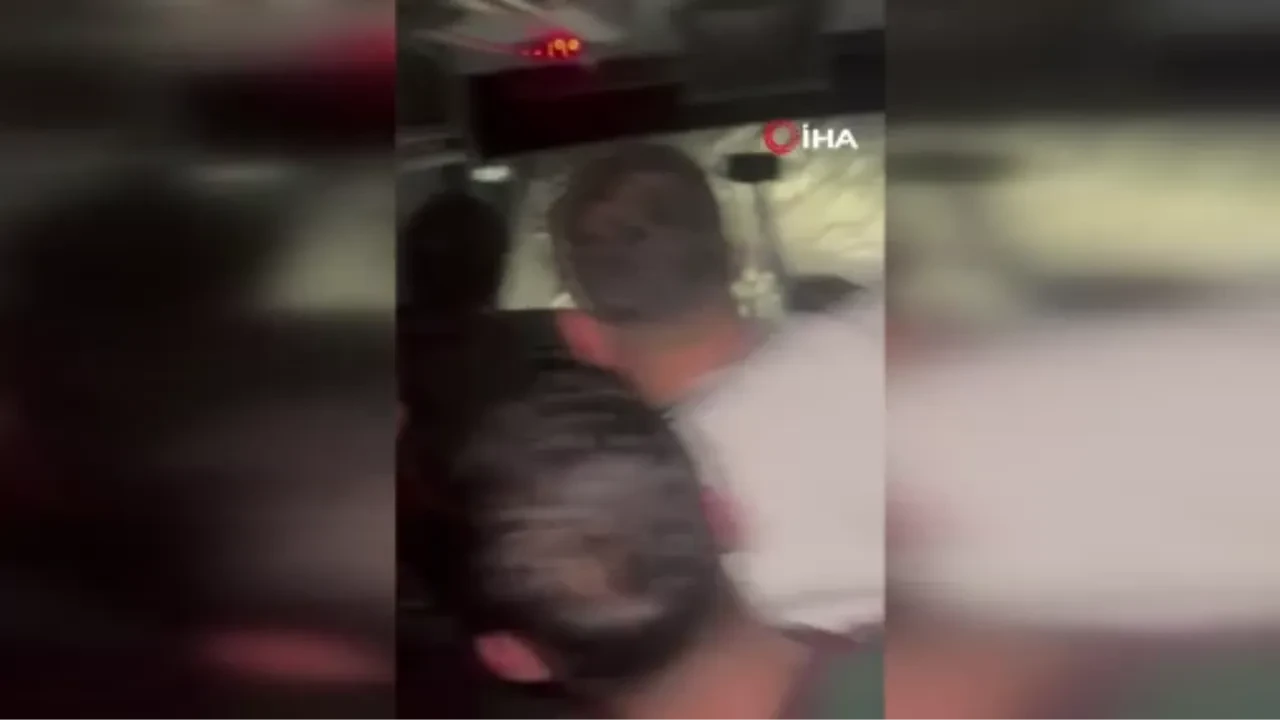 Diyarbakır'da yolcu otobüsünün devrilme anı kamerada: Çok sayıda yaralı var!