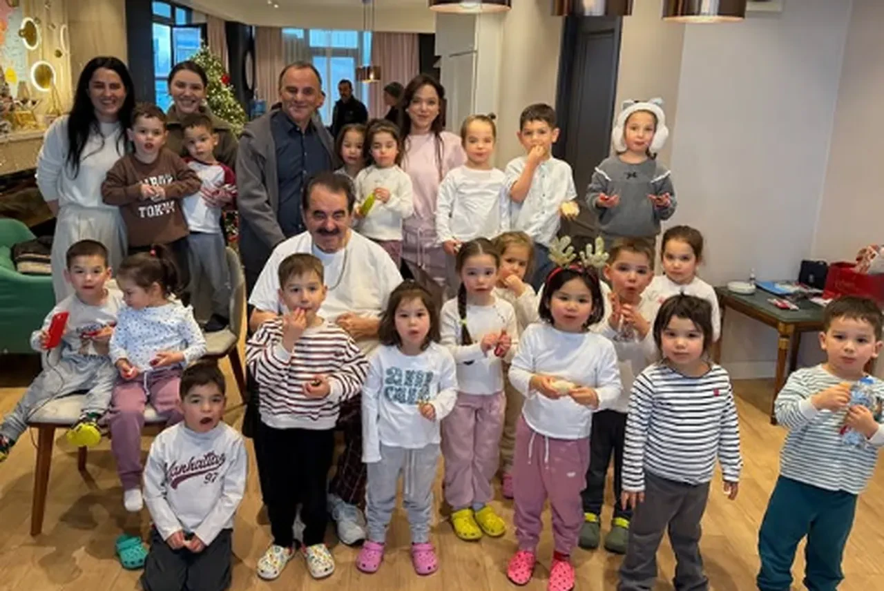 İbrahim Tatlıses, kırmızı bültenle aranan firari Galip Öztürk'ü ziyaret etti! 20 çocuğu ile poz verdi