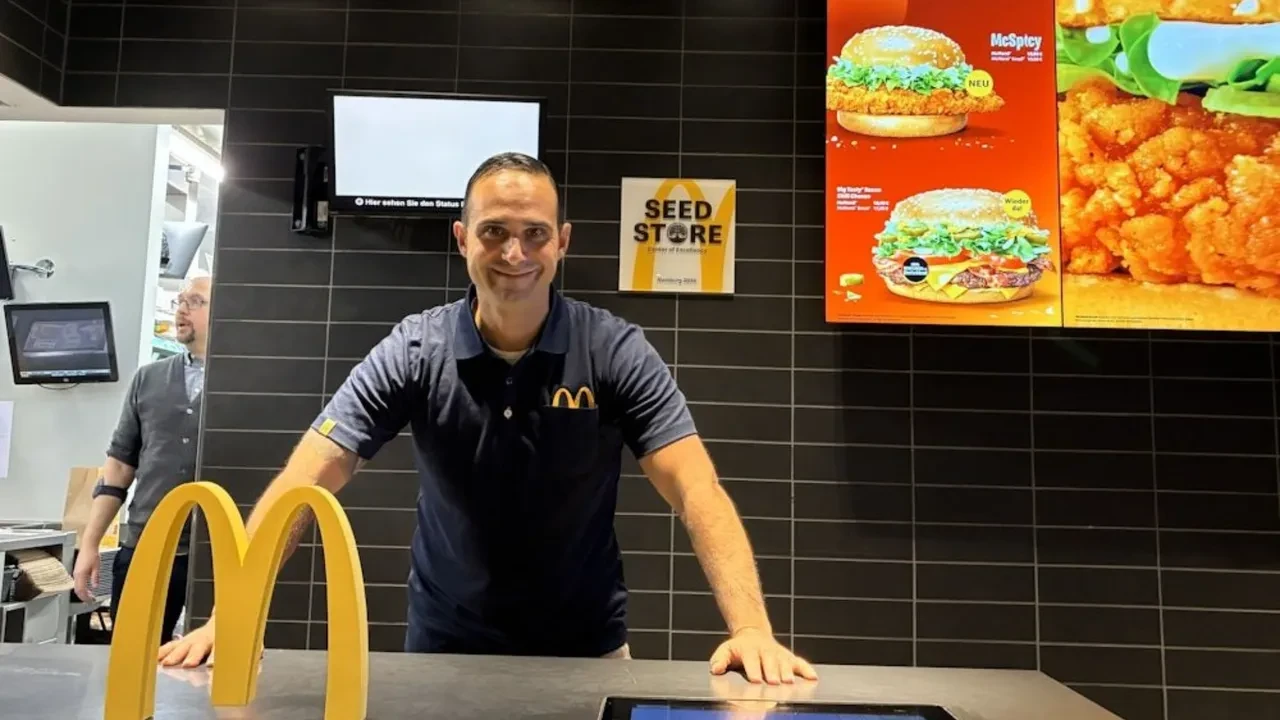 İş bulamayan teknik direktör McDonald's'ta işe başladı! 2022'den beri kulüpsüzdü