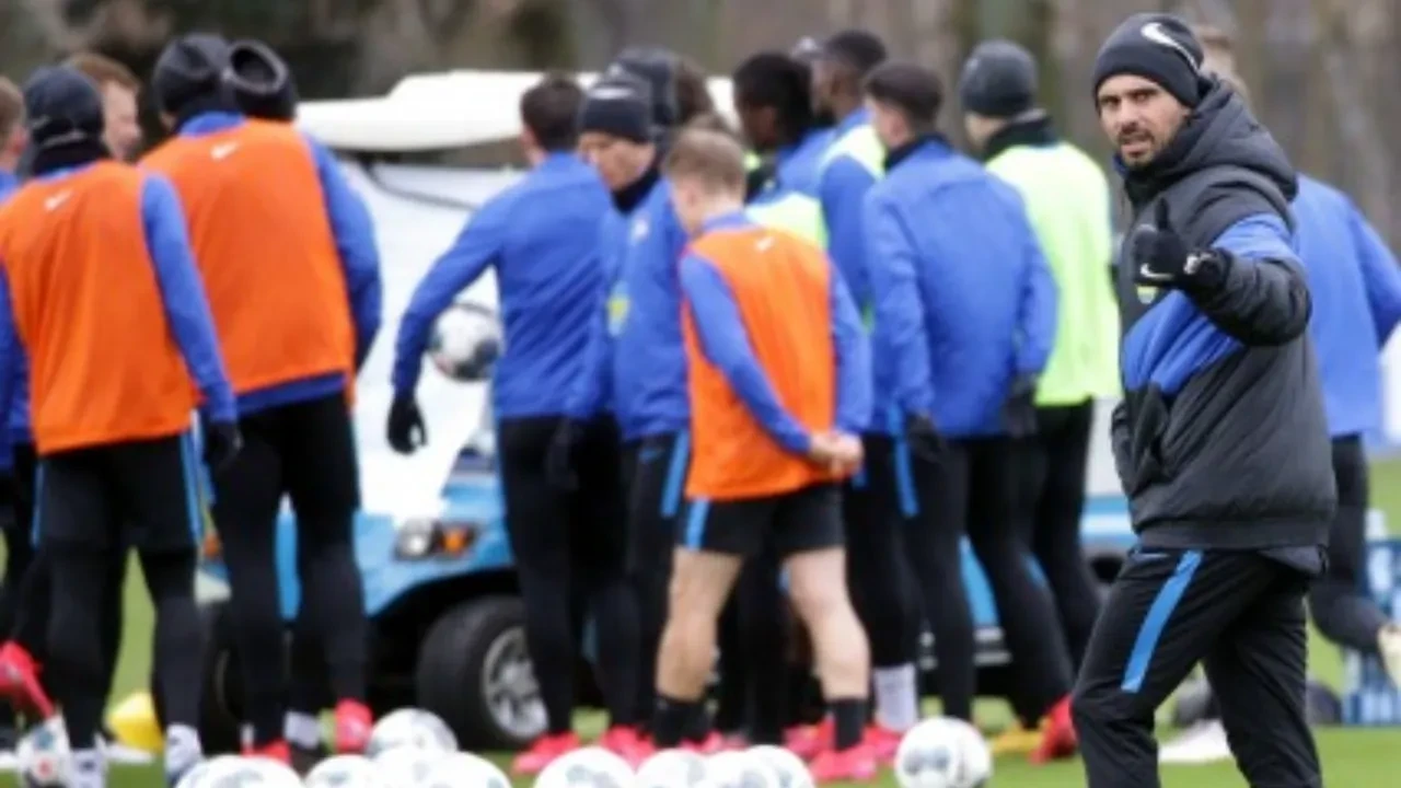 İş bulamayan teknik direktör McDonald's'ta çalışmaya başladı! 2022'den beri kulüpsüzdü