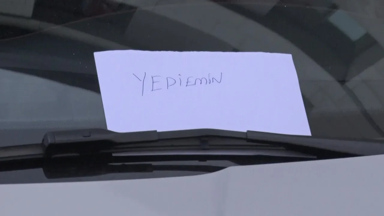 Kadıköy'deki lüks galeriye polis operasyon yaptı, araçlar tek tek çıkarıldı!  Vurgun yapıp kaçmıştı