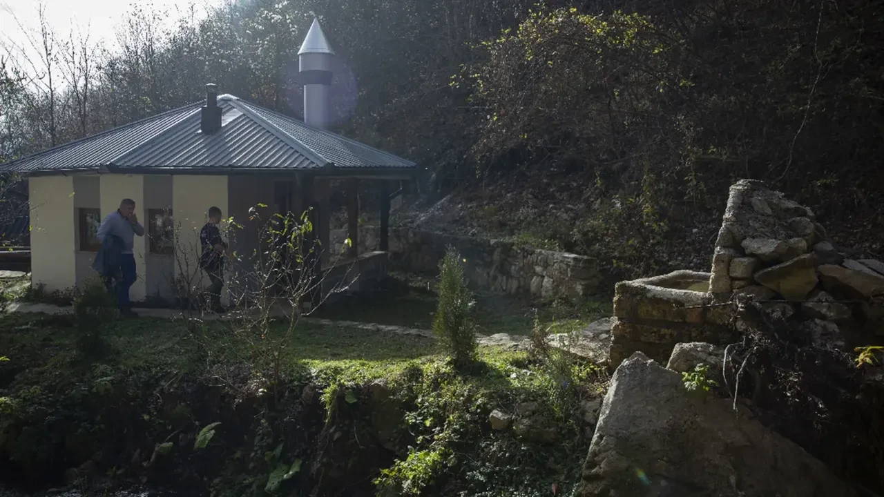 Sadece 10 kişinin sığabildiği cami! Almanya, Fransa ve ABD'den görmeye geliyorlar