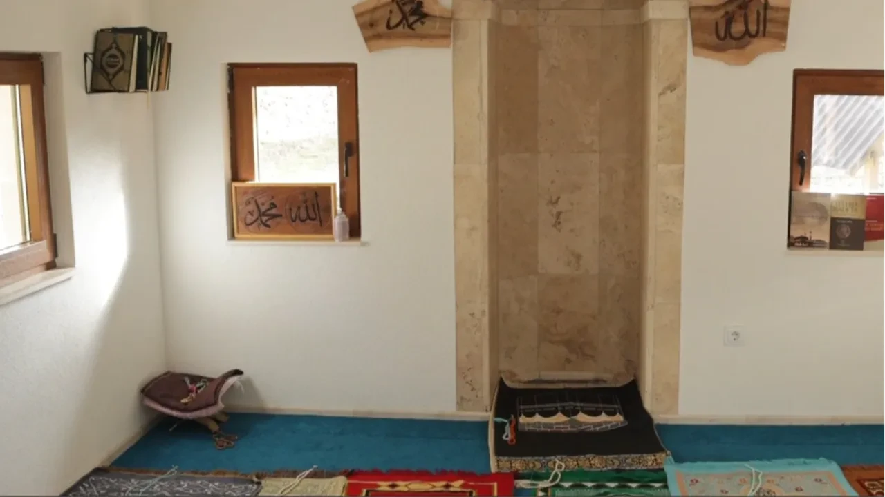 Sadece 10 kişinin sığabildiği cami! Almanya, Fransa ve ABD'den görmeye geliyorlar