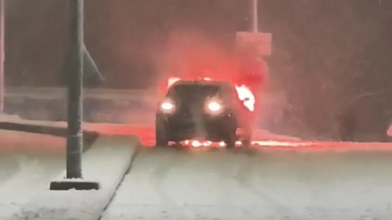 Samsun'da karlı yokuşta cip alevler içinde kaldı: O anlar kamerada!