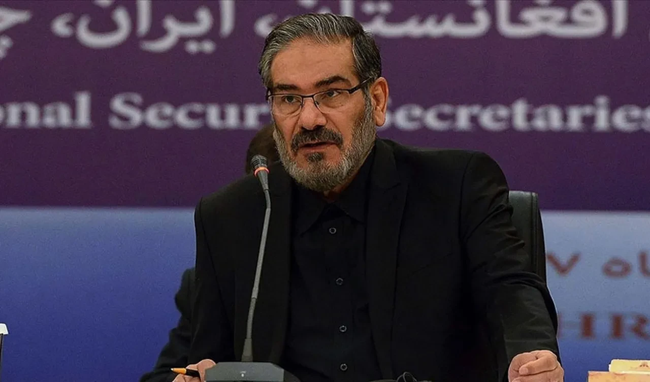 Trump protestolara sessiz kalamadı! İran'ı savaşla tehdit etti: "Silahlarımız hazır, ateş etmeye hazırız"