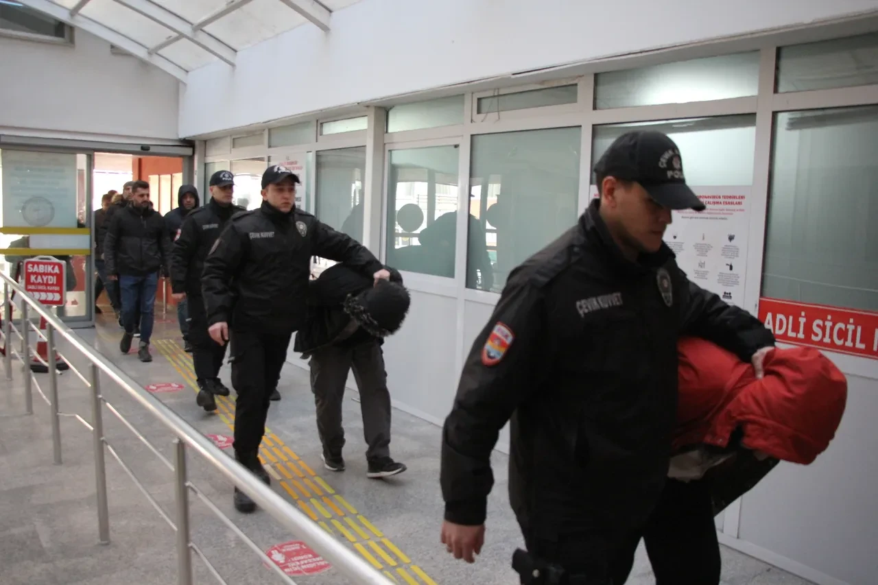 Yalova'da 3 polisimizin şehit olduğu olay sonrası DEAŞ baskını: 26 tutuklama