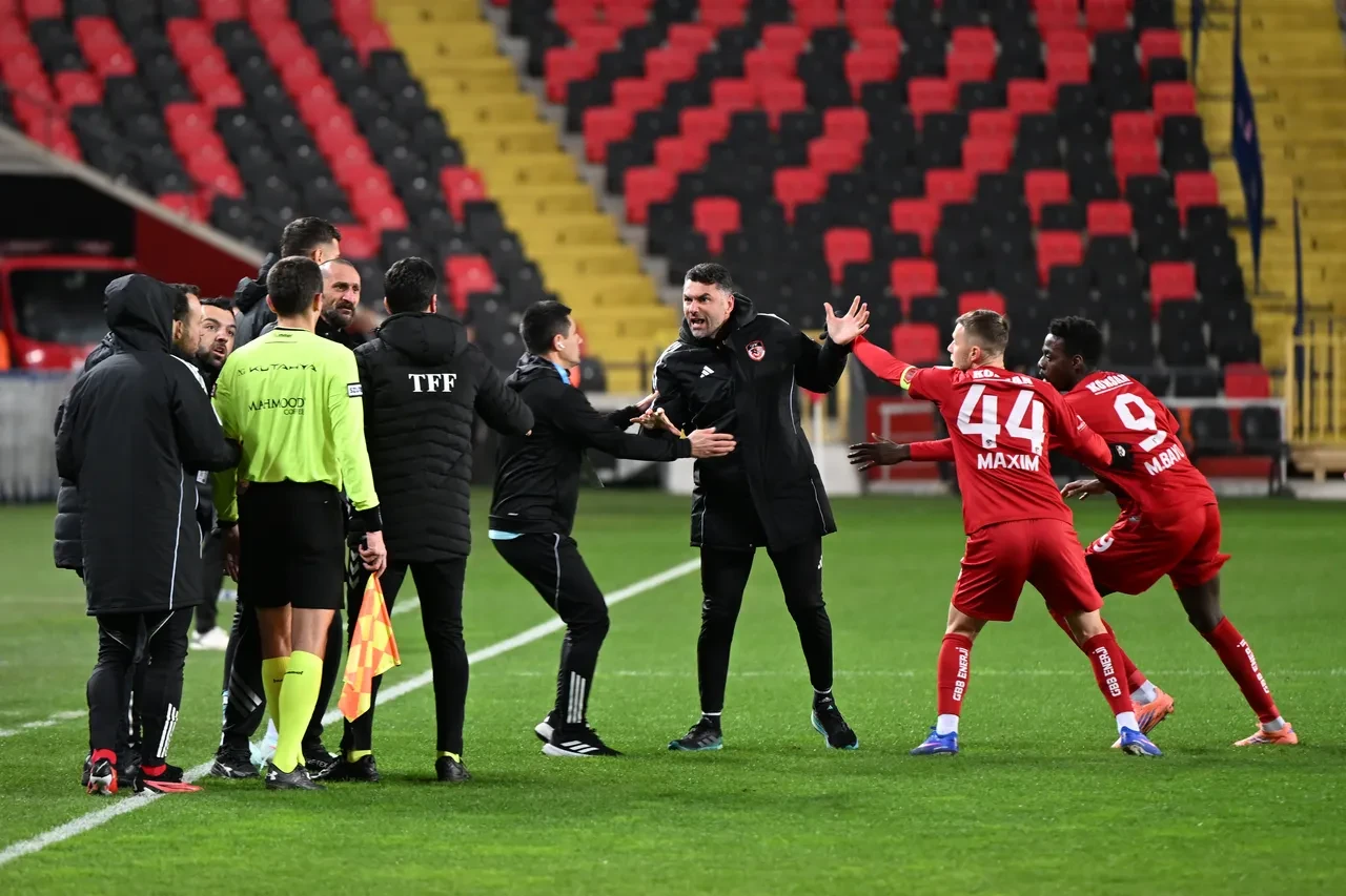 Burak Yılmaz'a 3 maç men cezası